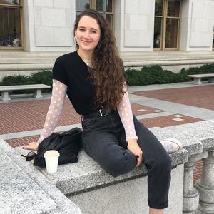 Meet your Posher, Chloe